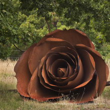 berühmte Metallkunst Themenpark Flora große Rosen Garten Corten Stahlskulptur